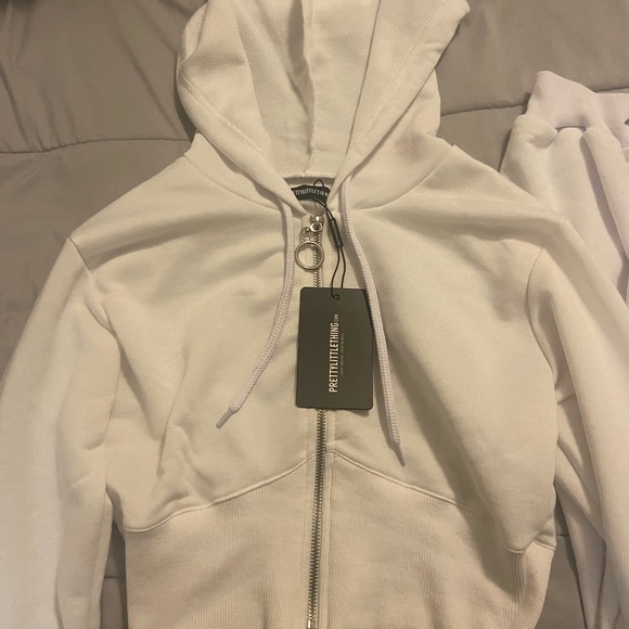 two piece set - Picture 3 of 3